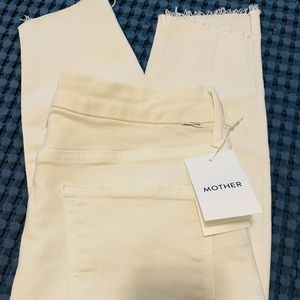 Mother “The Looker” Ankle Step Fray Size 30 Cream Puff. New with tag, never worn